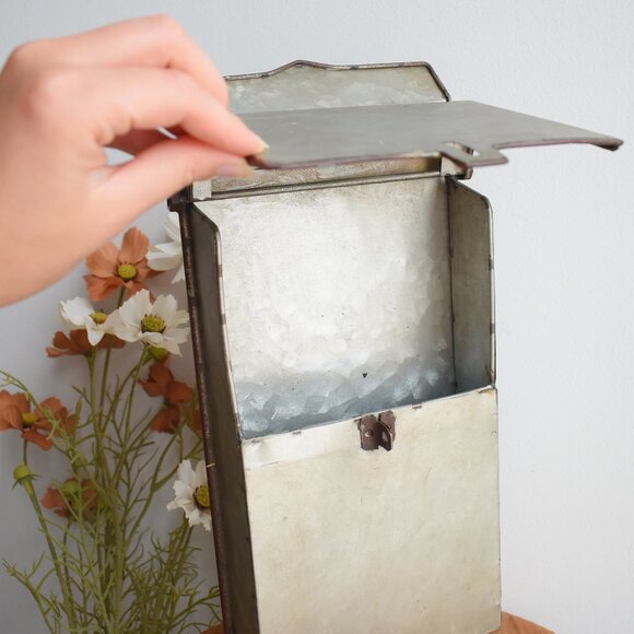 Vintage Rustic Silver Galvanized Metal Mailbox Country Farmhouse Decor - Picture 5 of 16